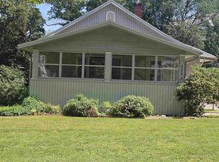 323 Sunset Rd, Waterloo, IA 50701