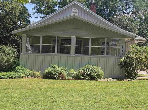 323 Sunset Rd, Waterloo, IA 50701
