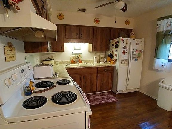 3rd image of 440 Fern Ave