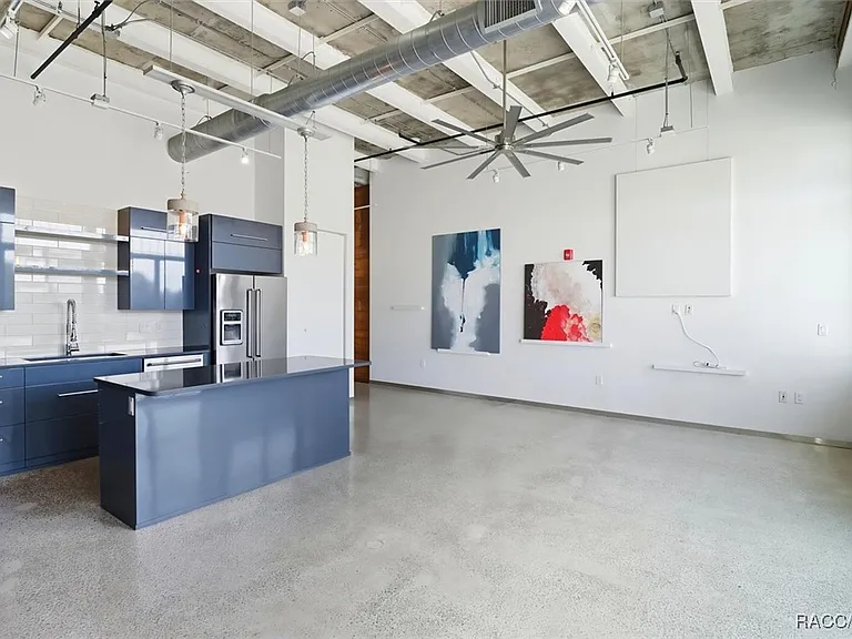 302 SE Broadway St #460 — Photo 10