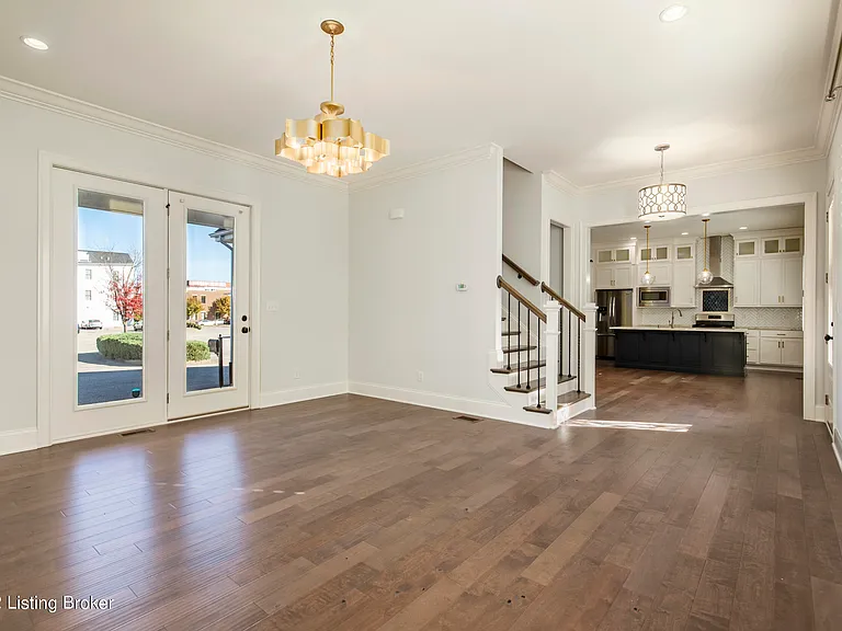 9409 Civic Way — Photo 14