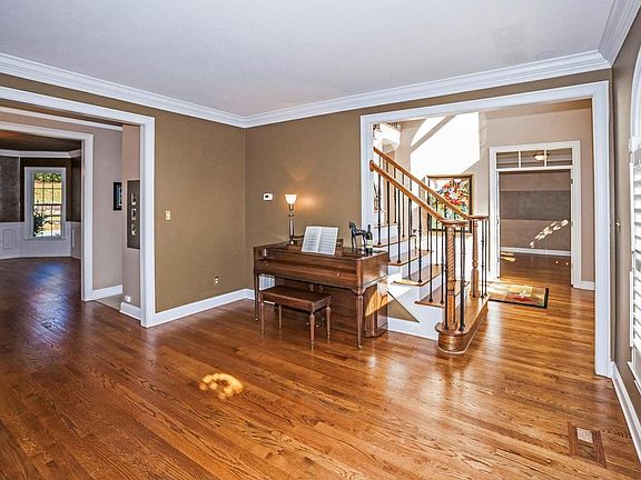 4th image of 1525 Cranston Dr