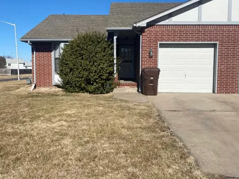 7704 E 31st Cir N — Photo 1