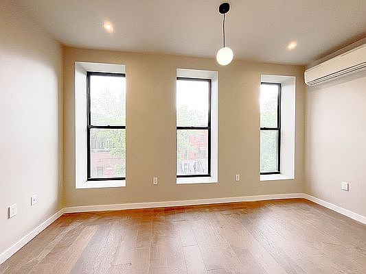 2nd image of 559 Putnam Ave #3