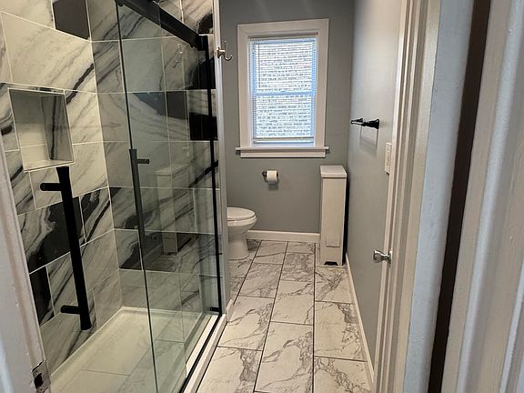 3rd image of 6231 N Francisco Ave #2S