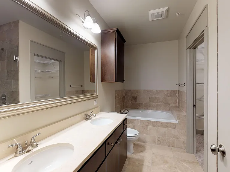 Ashton Bellevue — Photo 16