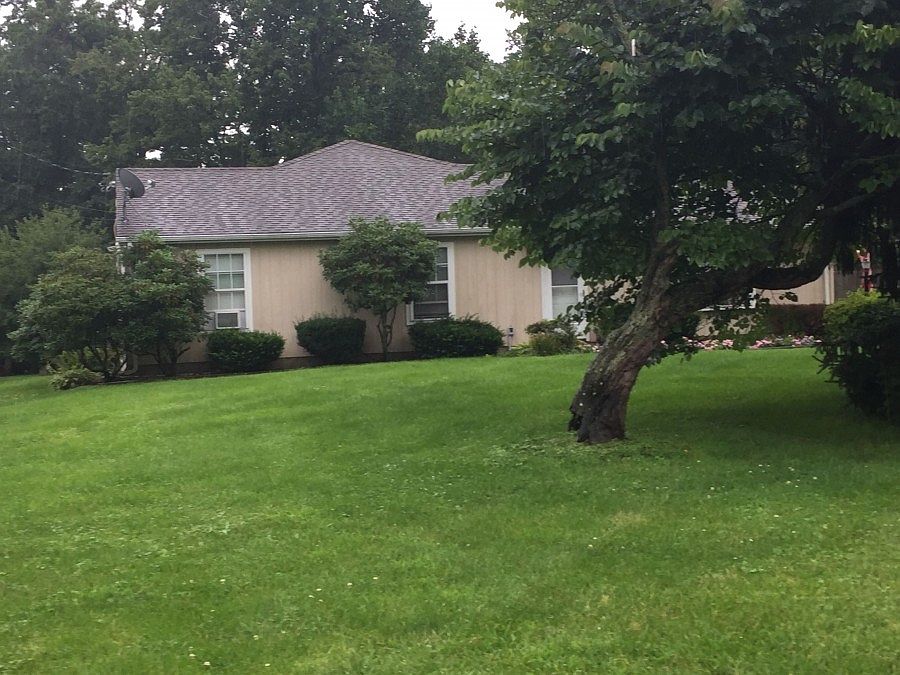 1st image of 72 Lakeview Dr