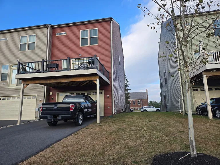 304 Faversham Pl — Photo 28