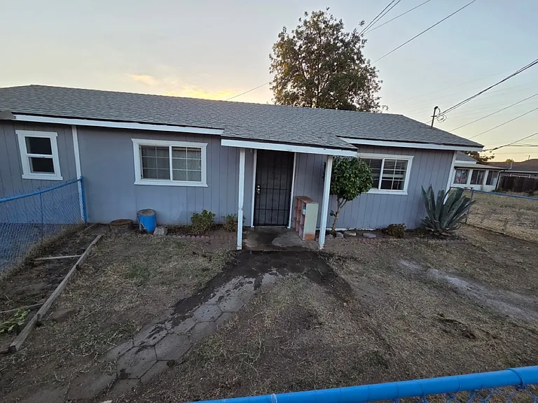 230 Acacia Ave — Photo 1