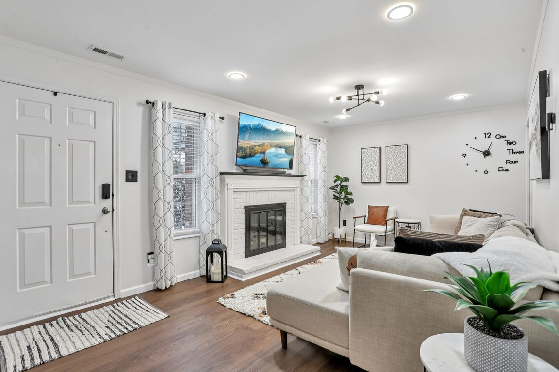 Florine Blvd-S0312-006.jpg