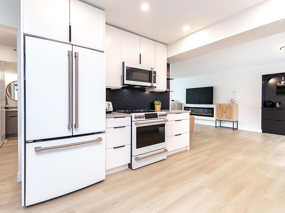 1st image of 45995 Ivy Ave