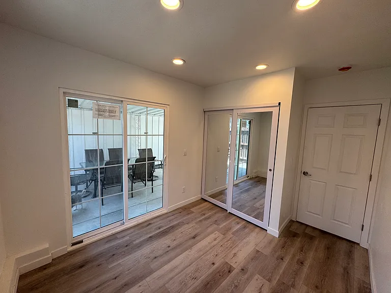 11430 Haskell Ave — Photo 11