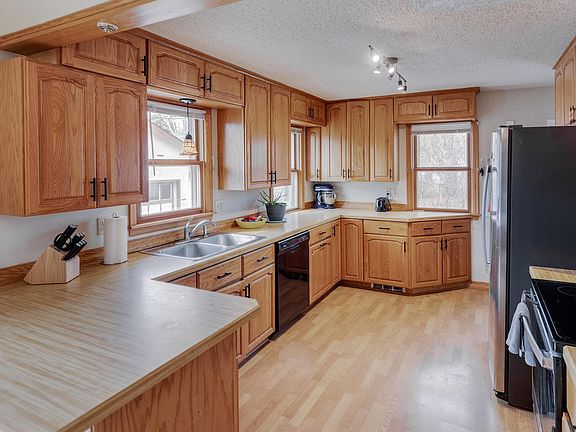 5th image of 1822 Oak St