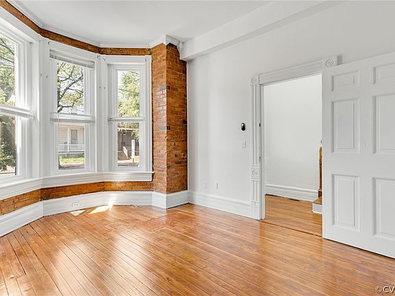 5th image of 910 W Clay St