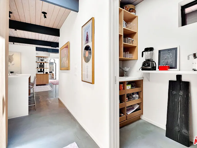 8967 Wonderland Park Ave — Photo 17