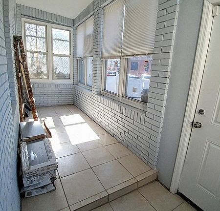 2nd image of 10 Lexington Ave