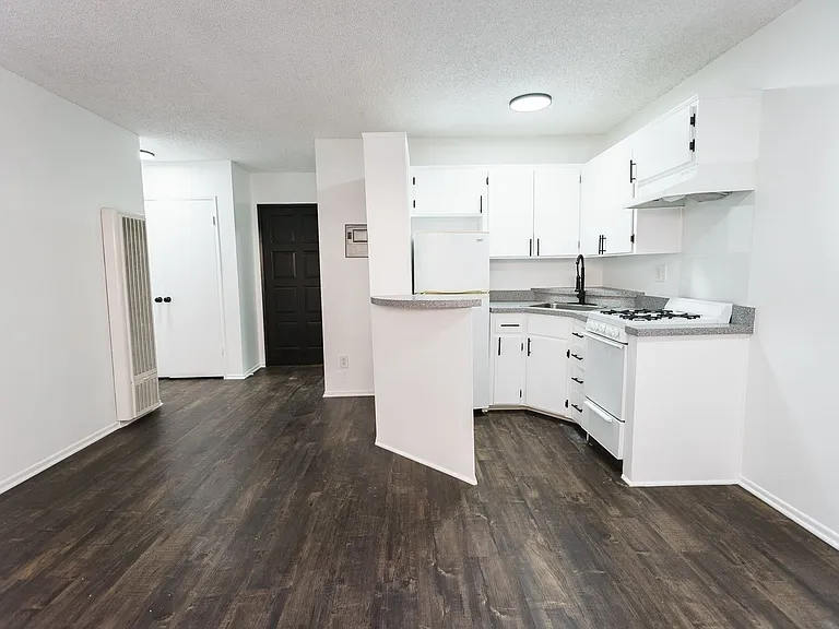 238 South Serrano Ave — Photo 32