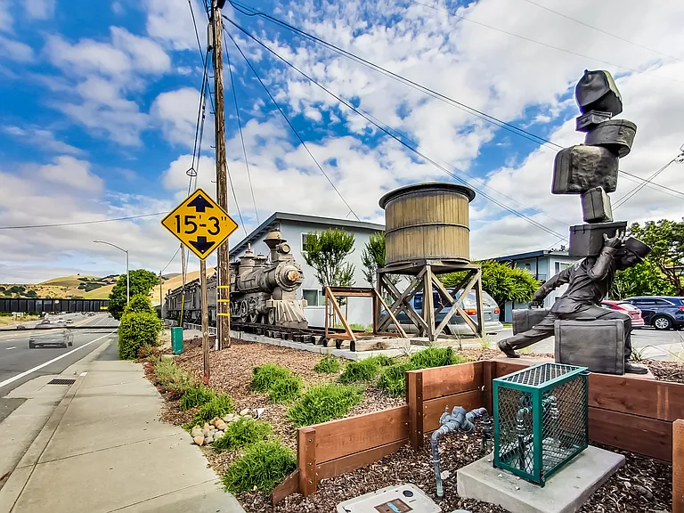 Niles Station — Photo 16