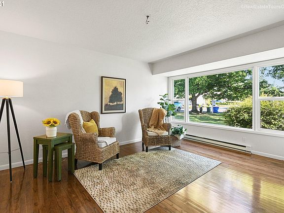 Living room, Ceiling fan added now
