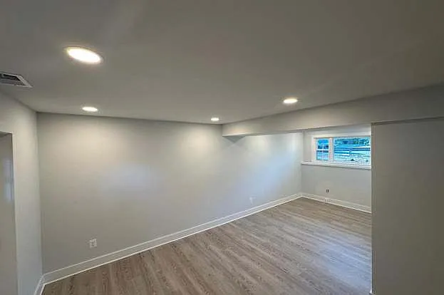 119 W Earleigh Heights Rd — Photo 10