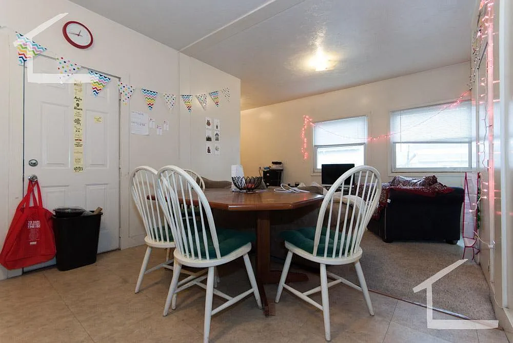3 bed, 1100 sqft, $3,700 — Photo 2