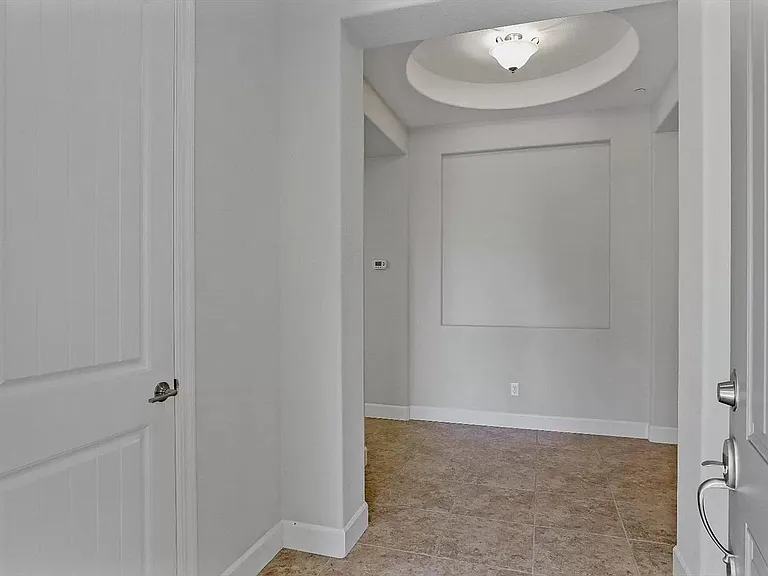 989 Hayman St — Photo 7