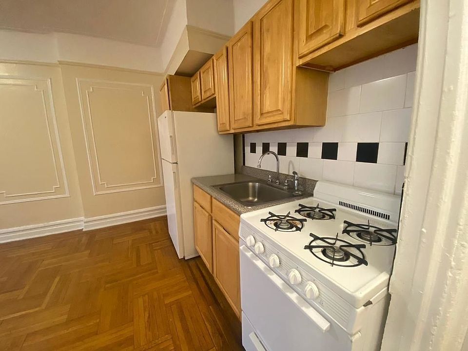 1st image of 530 Parkside Ave APT 2G