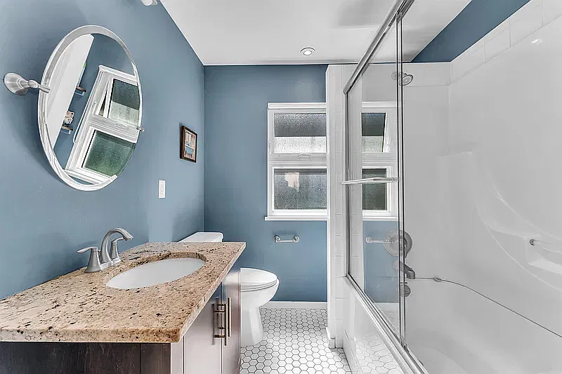 Beautifully maintained home in the vibrant East Vancouver neighbourhood. — Photo 4