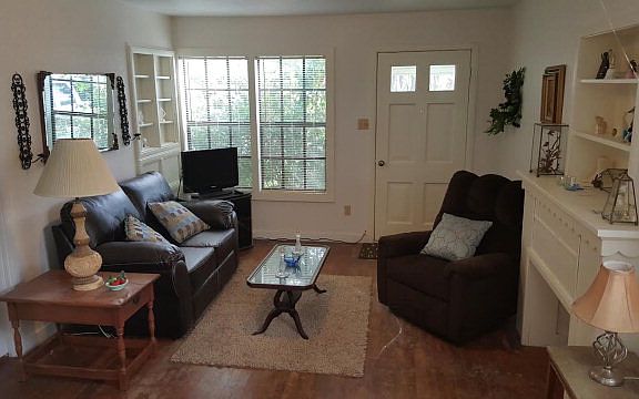 2nd image of 435 Charles Ave