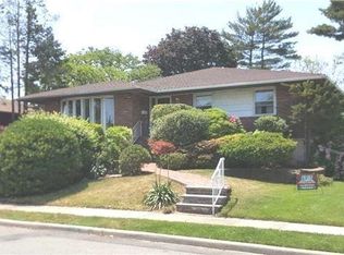 717 Bunker Rd, Valley Stream, NY 11581