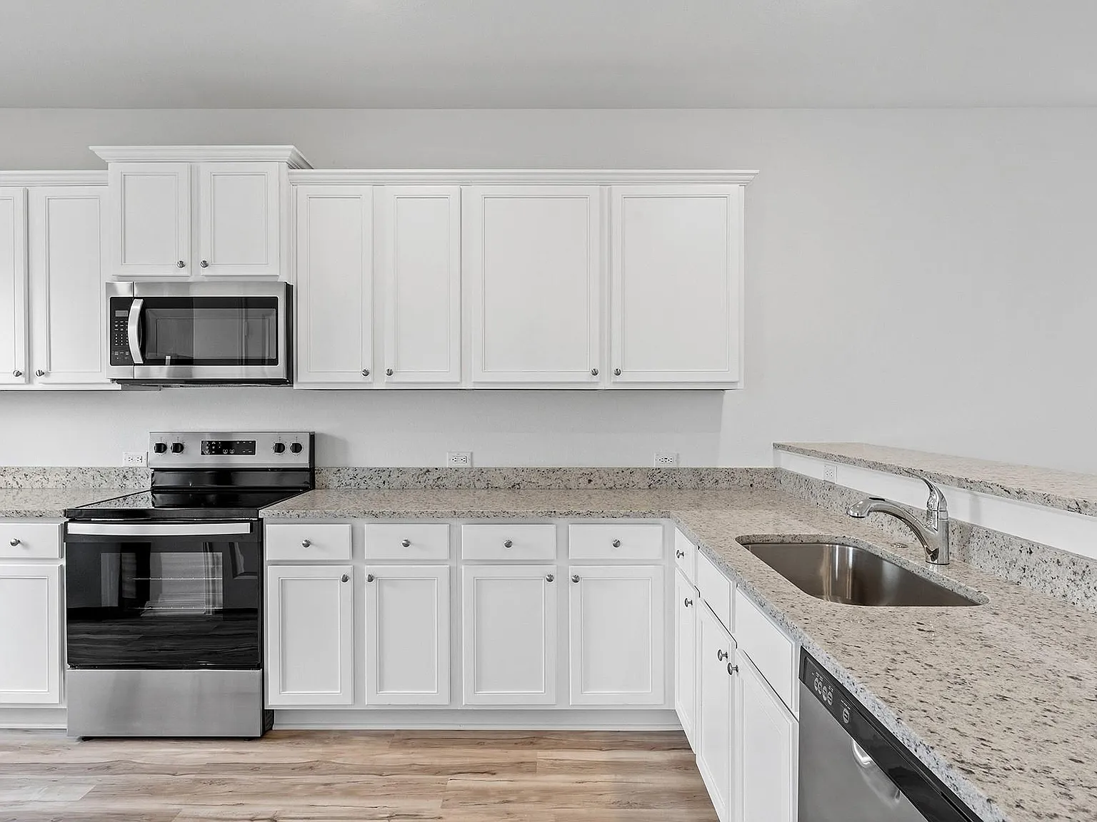 4 bed, 2.5 bath, 1924 sqft, $2,515 — Photo 4