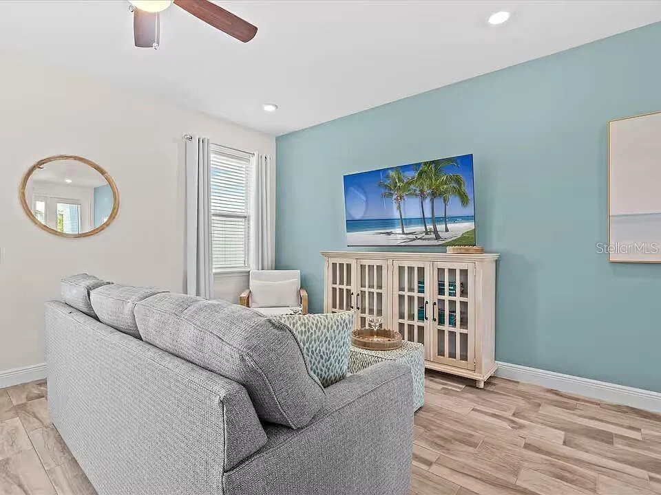 2 bed, 2.5 bath, 1380 sqft, $3,100 — Photo 4