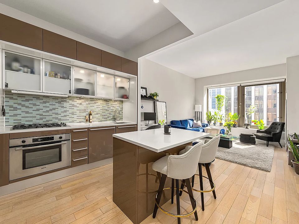 1st image of 75 Wall St APT 21D