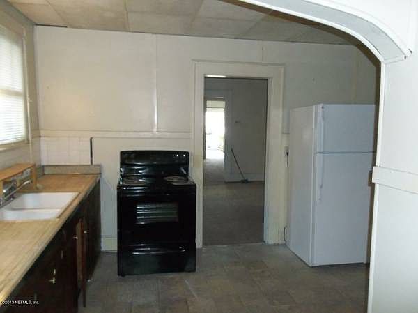 2nd image of 326 Ivy St
