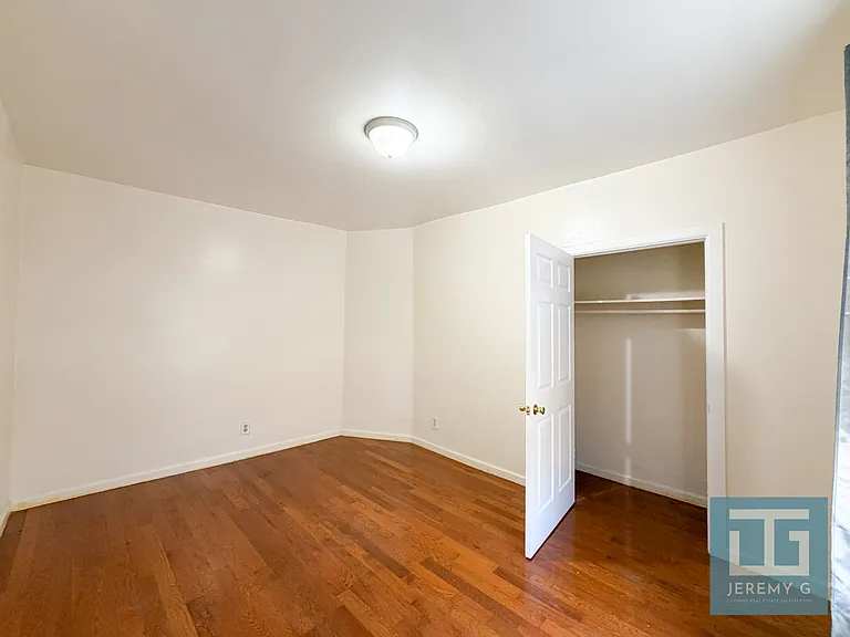 4996 Broadway #4B — Photo 2