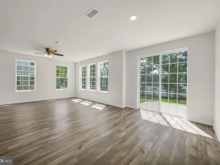 228 Park Ln — Photo 10