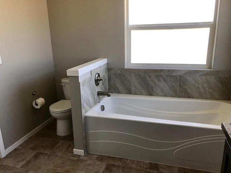 2060 N Oakland St — Photo 6