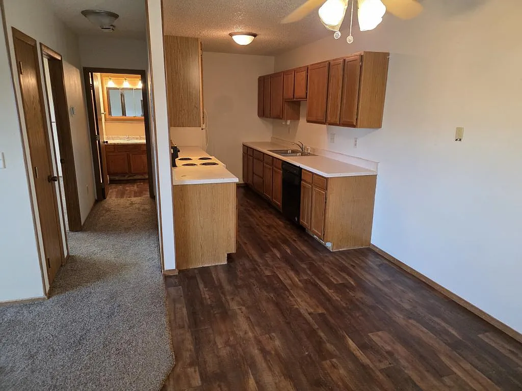 1112 Portland Dr — Photo 4