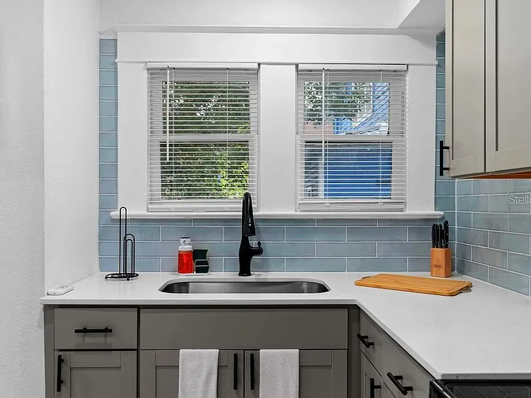 412 E Harwood St #4 — Photo 9