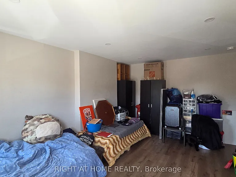 357 Keele St — Photo 7