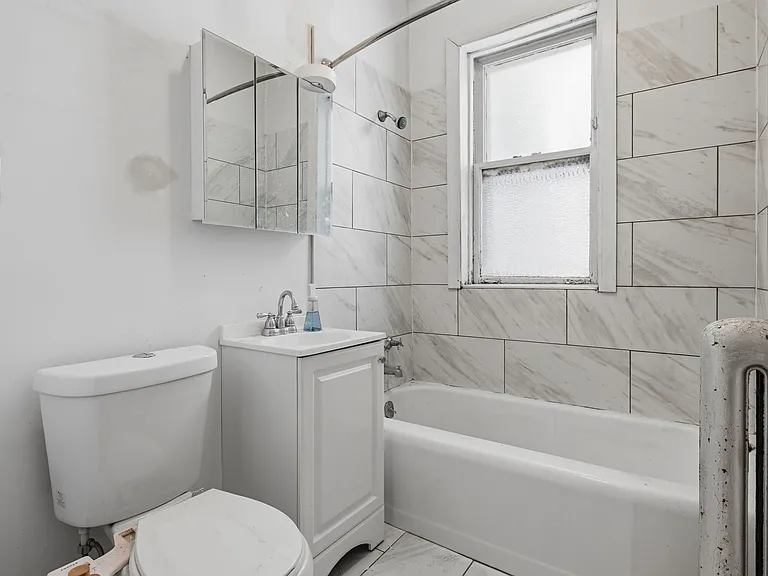 3935 N Pine Grove Ave #1N — Photo 9