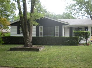 57 N Ridgemoor Ave, Mundelein, IL 60060