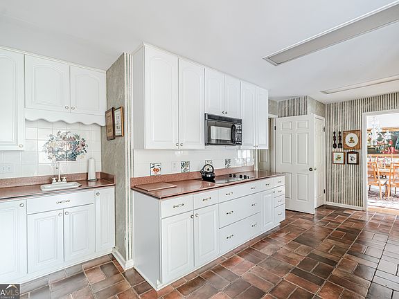 5th image of 4 Windemere Ln SE