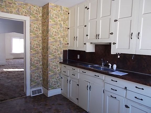 2nd image of 413 S Wenona Ave