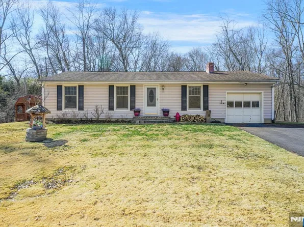 3 Midland Rd, Montville, NJ 07045