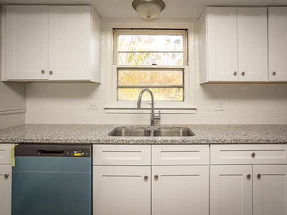 5th image of 15656 Avalon Ave