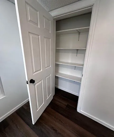 140 E Market St #4 — Photo 9