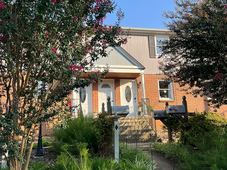 Perry St — Photo 18