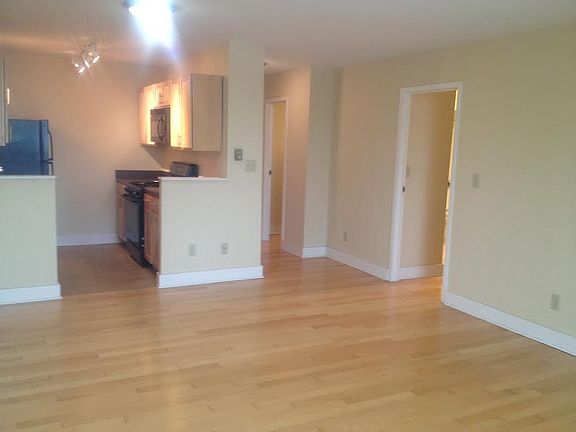 5th image of 600 E 8th St APT 10N