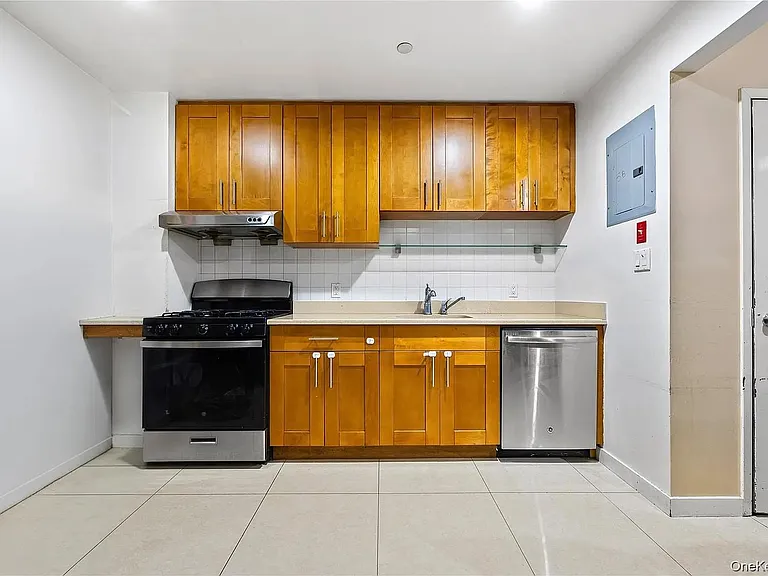 10607 Northern Blvd #5B — Photo 3